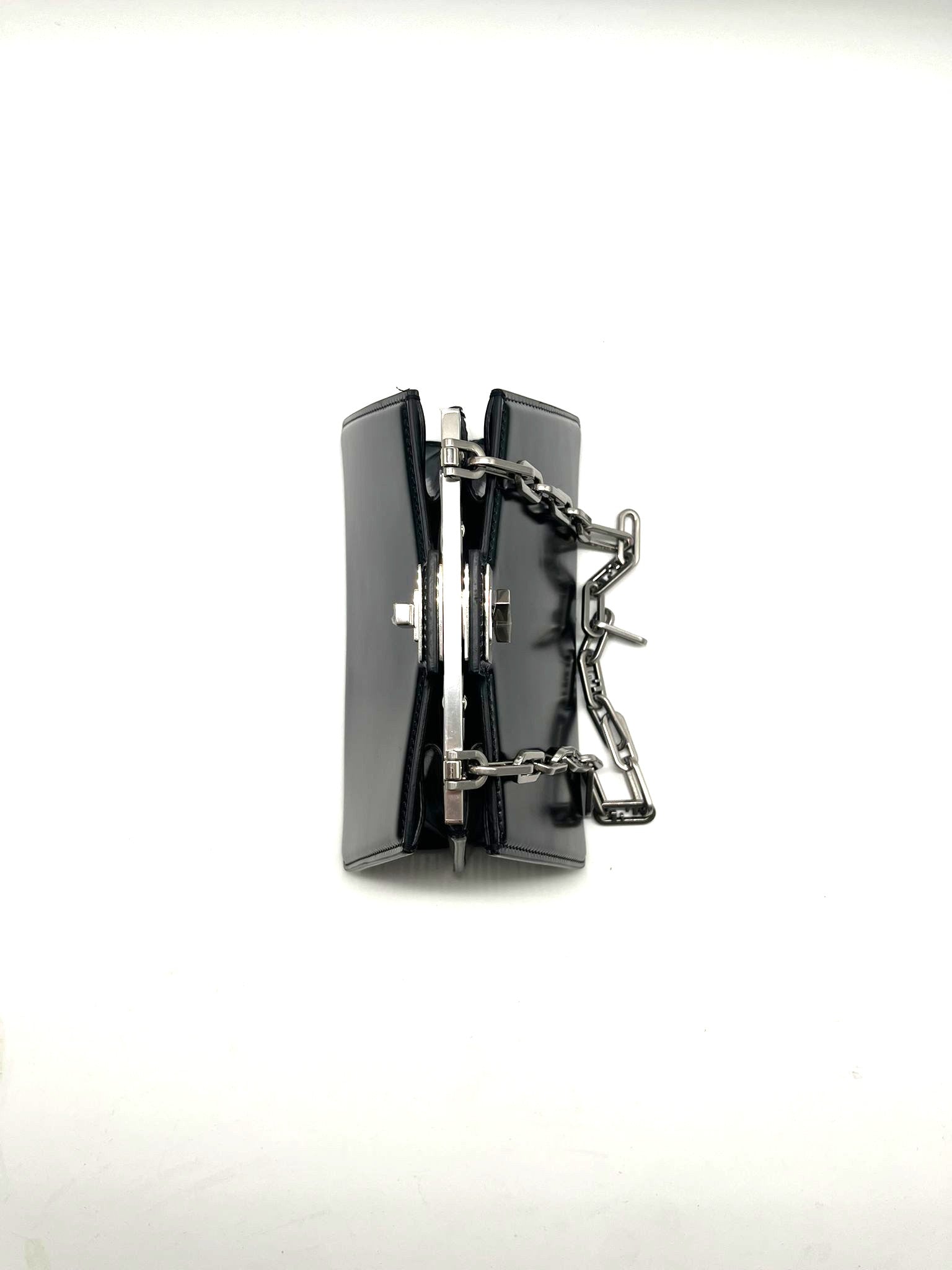 Fendi Peekaboo Cut in vernice piccola