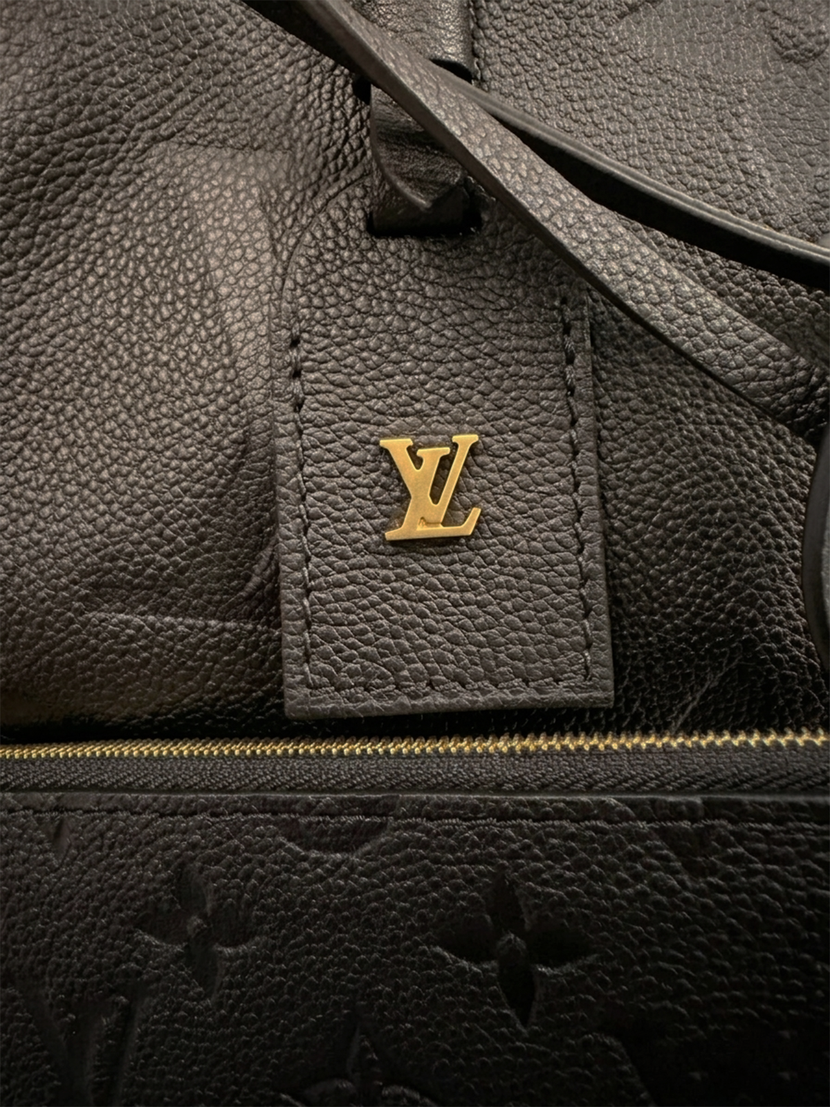 Vuitton Carry All MM in pelle monogram nera